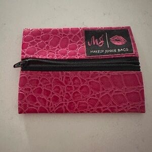 Makeup Junkie Bags Pink Crocodile Texture Pouch - Micro